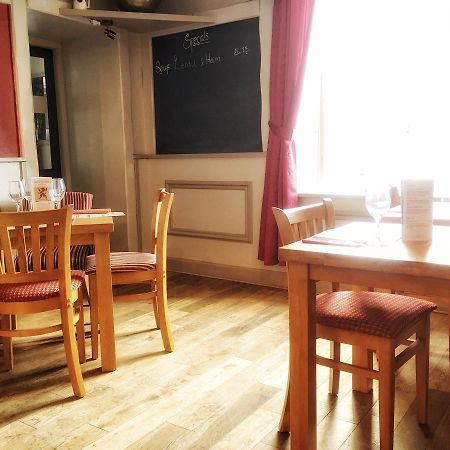 The Red Lion Earlston 외부 사진